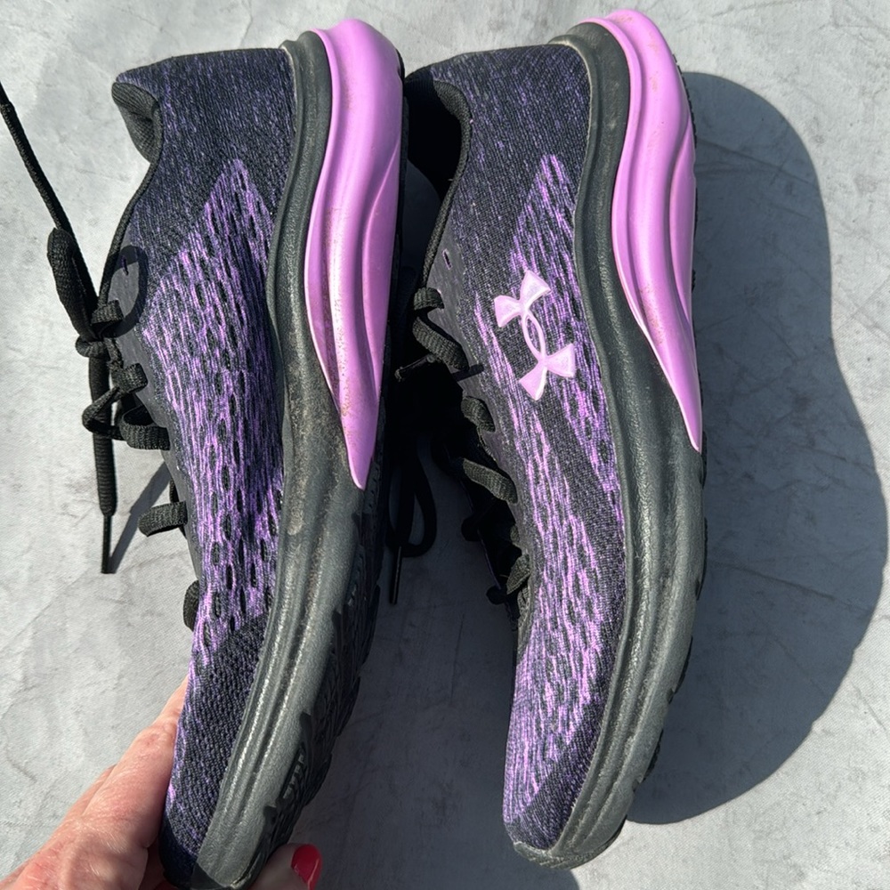 Under Armour size 8 1/2 black and purple - Picture 2 of 4